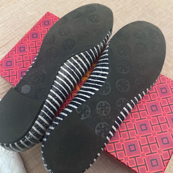 Tory Burch Serena Stripe Snake Print Reva Flats Size 9 - Picture 3 of 5